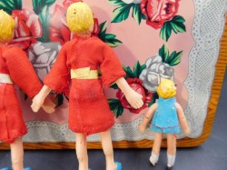 dollhouse family red back c